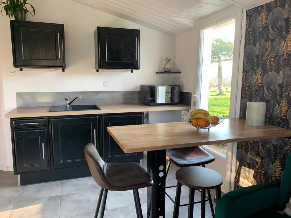 Appartement Chez Dominique et Bruno à Bazoges-en-Paillers Extérieur photo